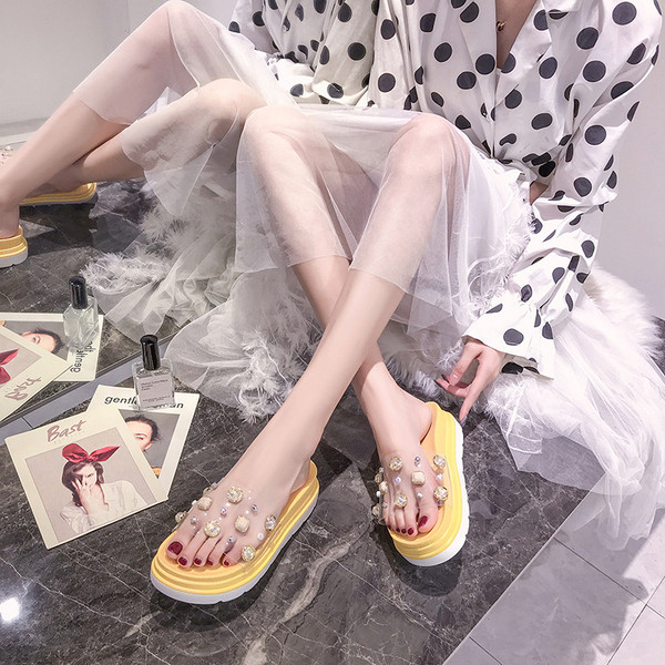 Sieviešu ikdienas čības ar akmeņiem un gumijas zoli