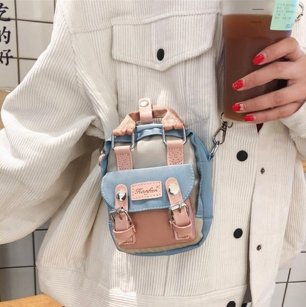 Mala ženska torba s kratkom i dugom ručkom