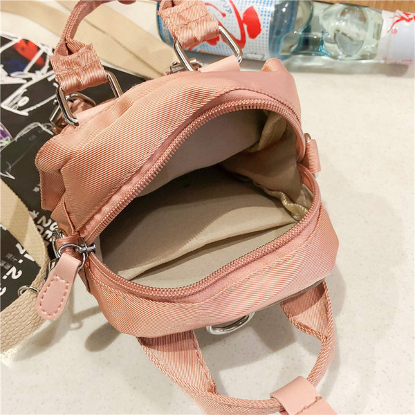 Mala ženska torba s kratkom i dugom ručkom