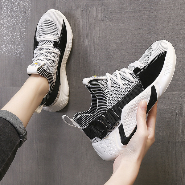 Sporta un ikdienas sieviešu kedas ar mežģīnēm un biezu zoli