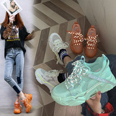 Modernas sieviešu elpojošas kedas ar šņorēm un raupju zoli