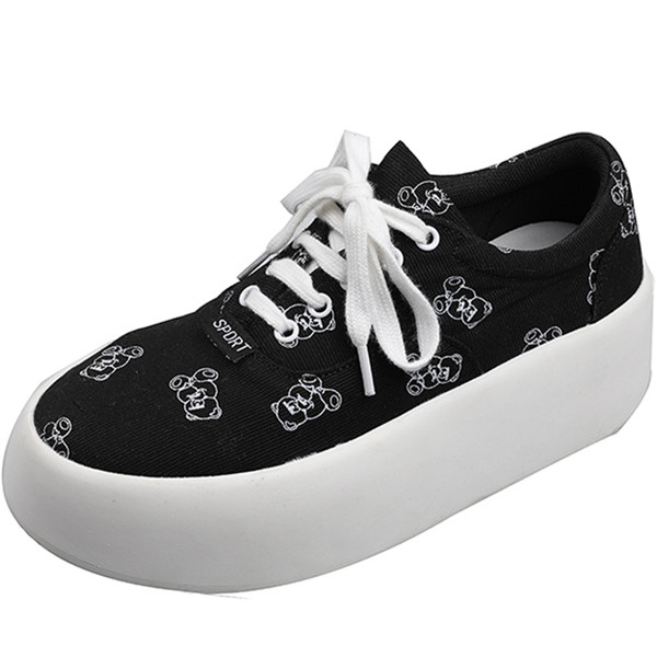 Ikdienas sieviešu kedas ar mežģīnēm un aplikācijām