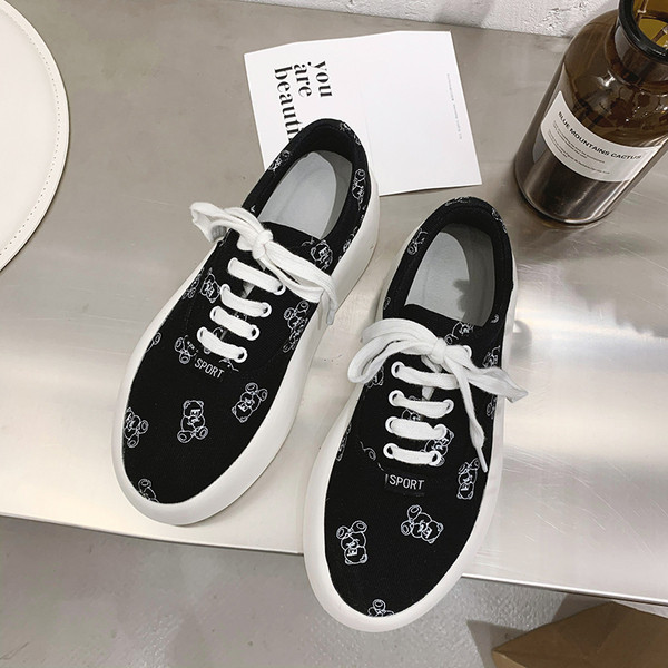 Ikdienas sieviešu kedas ar mežģīnēm un aplikācijām