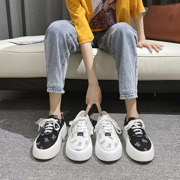 Ikdienas sieviešu kedas ar mežģīnēm un aplikācijām