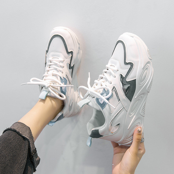 JAUNS sieviešu kedu modelis ar raupju zoli un šņorēm