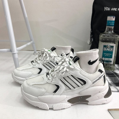 Sieviešu sporta kedas ar šņorēm un raupju zoli