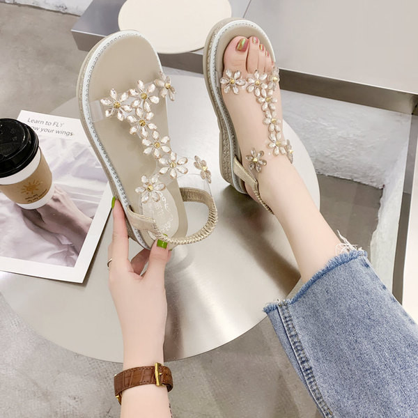 Ikdienas sieviešu sandales ar akmeņiem un plakanu zoli