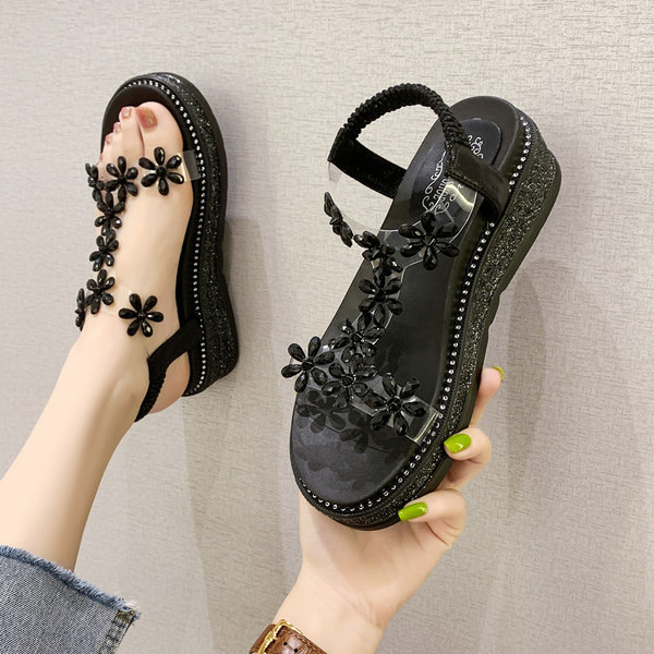 Ikdienas sieviešu sandales ar akmeņiem un plakanu zoli