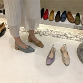 Sieviešu sandales ar lenti un zemu biezu papēdi