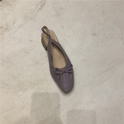 Sieviešu sandales ar lenti un zemu biezu papēdi