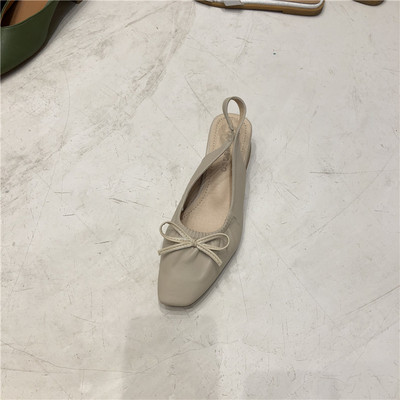 Sieviešu sandales ar lenti un zemu biezu papēdi