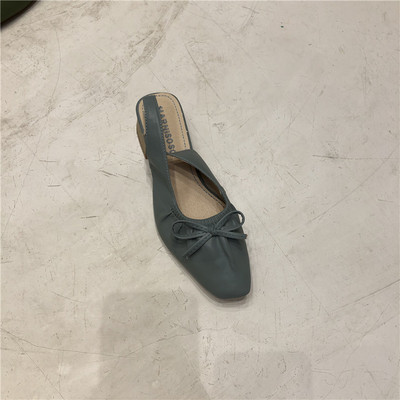 Sieviešu sandales ar lenti un zemu biezu papēdi