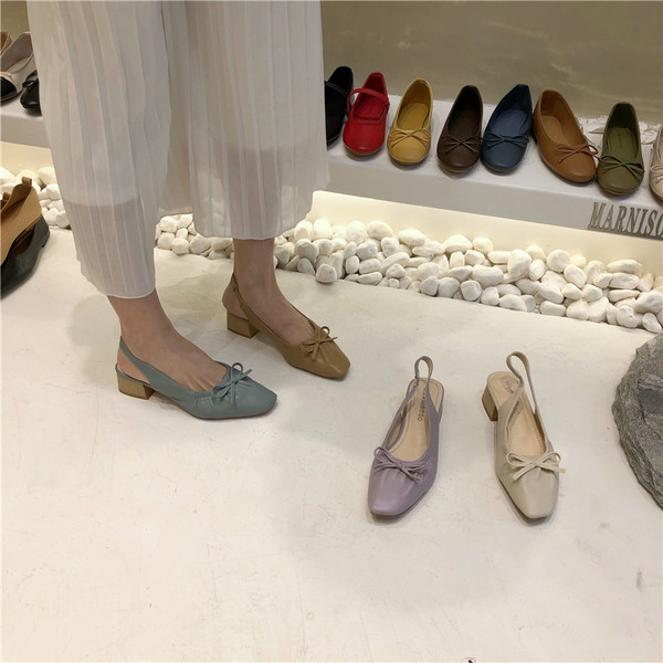 Sieviešu sandales ar lenti un zemu biezu papēdi