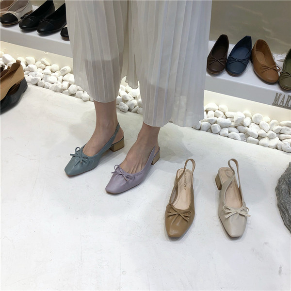 Sieviešu sandales ar lenti un zemu biezu papēdi