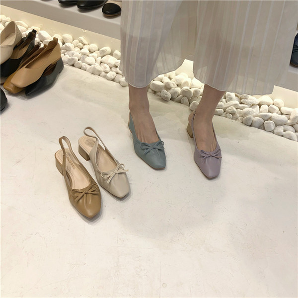 Sieviešu sandales ar lenti un zemu biezu papēdi