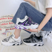 Sportiskas ikdienas sieviešu kedas ar mežģīnēm un raupju zoli