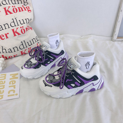 Sportiskas ikdienas sieviešu kedas ar mežģīnēm un raupju zoli