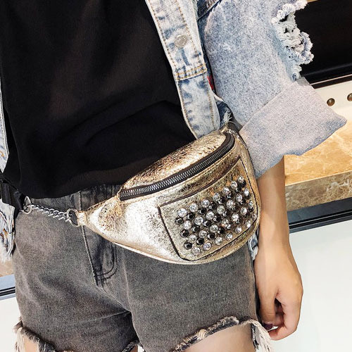 Νέα γυναικεία τσάντα μέσης με μεταλλικά πούλια