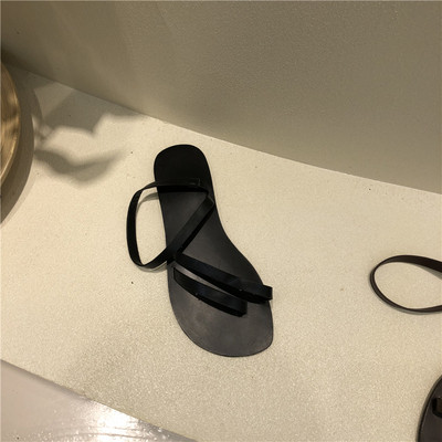 Jauns sieviešu sandaļu modelis ar plānām lencēm - divi modeļi