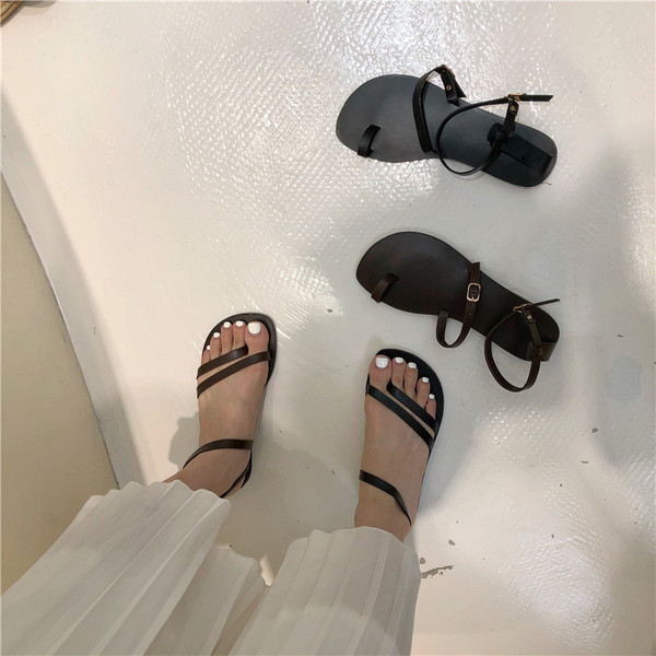 Jauns sieviešu sandaļu modelis ar plānām lencēm - divi modeļi