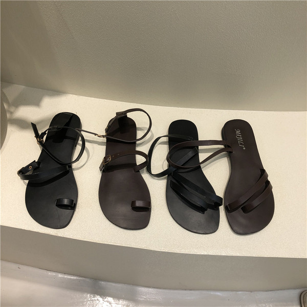 Jauns sieviešu sandaļu modelis ar plānām lencēm - divi modeļi