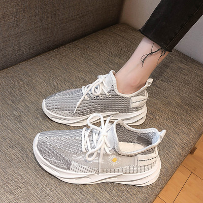 Ikdienas vasaras kedas no tekstila ar izšuvumiem vairākās krāsās