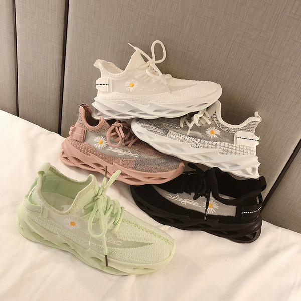 Ikdienas vasaras kedas no tekstila ar izšuvumiem vairākās krāsās