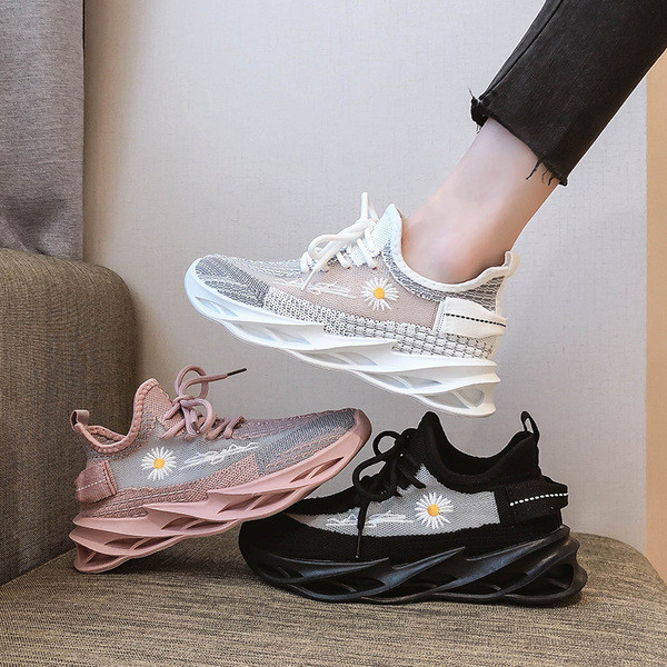 Ikdienas vasaras kedas no tekstila ar izšuvumiem vairākās krāsās