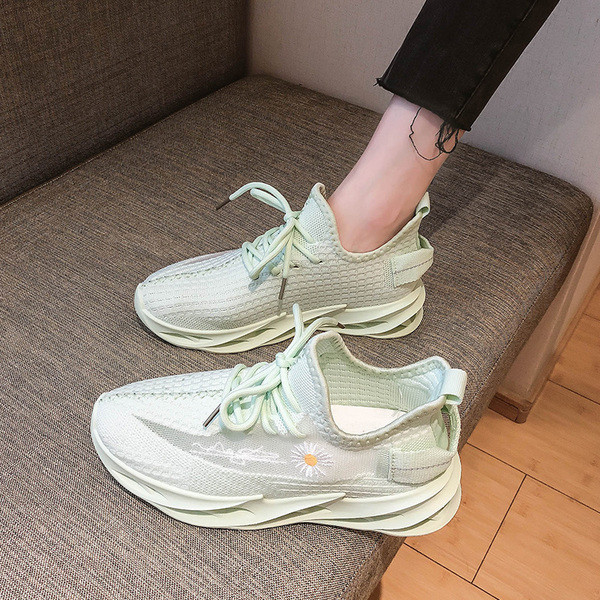 Ikdienas vasaras kedas no tekstila ar izšuvumiem vairākās krāsās