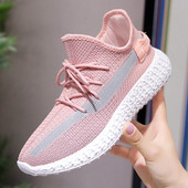 Sieviešu vasaras kedas ar mežģīnēm un plakanu zoli