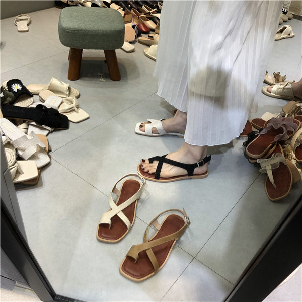 Eko-nahast valmistatud vabaaja madalad sandaalid