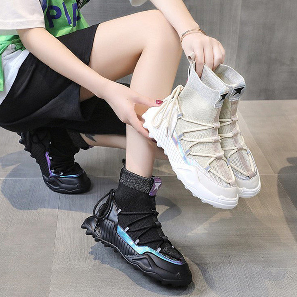 Νέο μοντέλο γυναικεία αθλητικαά παπούυσια με κορδόνια σε μπεζ και μαύρο χρώμα