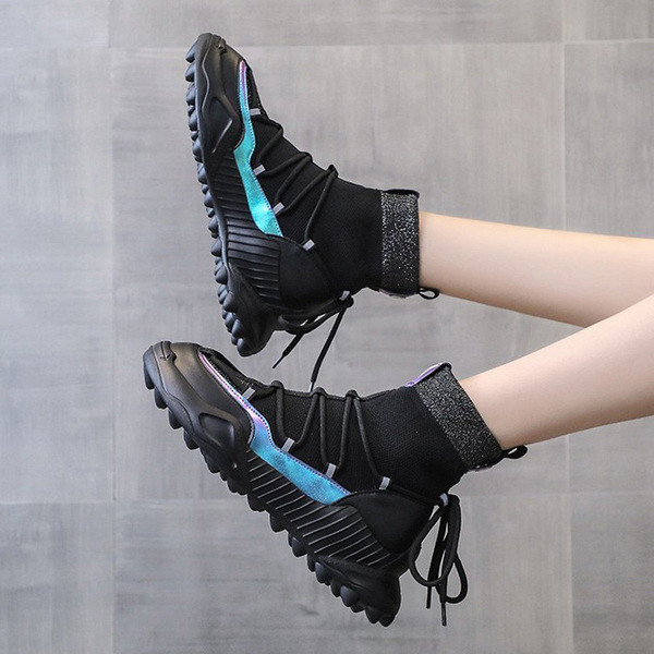 Νέο μοντέλο γυναικεία αθλητικαά παπούυσια με κορδόνια σε μπεζ και μαύρο χρώμα