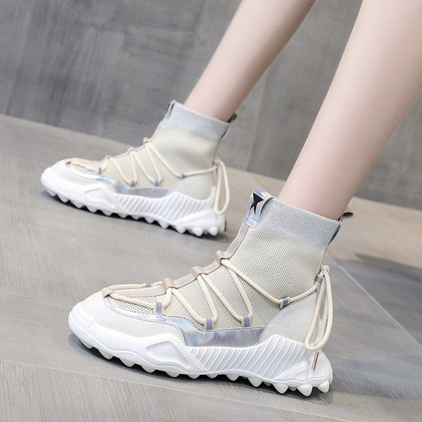 Νέο μοντέλο γυναικεία αθλητικαά παπούυσια με κορδόνια σε μπεζ και μαύρο χρώμα