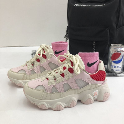 Modern női tornacipő fűzővel és mintával