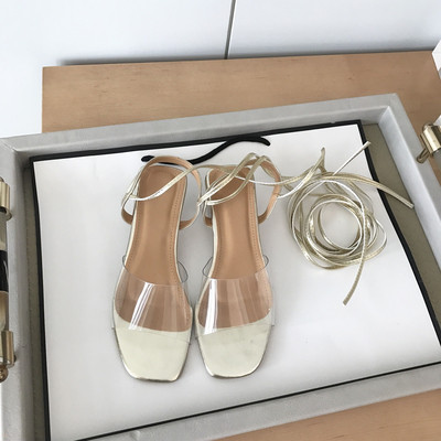 Sieviešu zemās sandales ar eko ādas un silikona lencēm