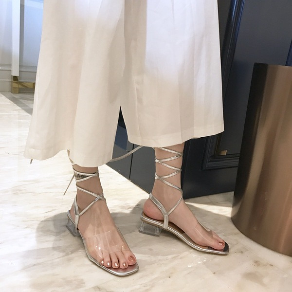 Sieviešu zemās sandales ar eko ādas un silikona lencēm