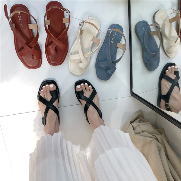 Ikdienas zemas sandales ar plakanām zolēm