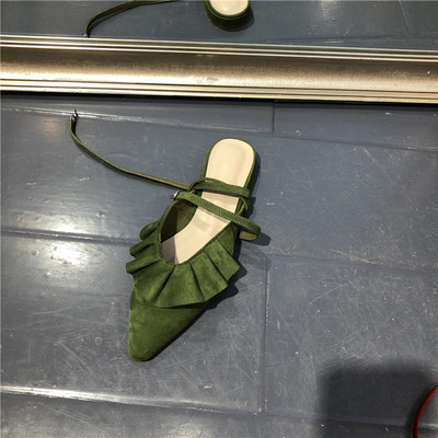 Sieviešu zemās sandales no eko zamšādas ar cirtām