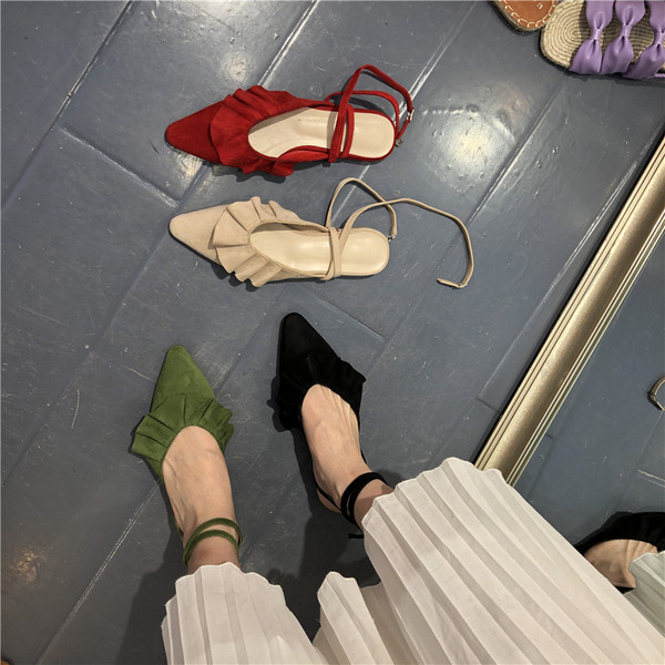 Sieviešu zemās sandales no eko zamšādas ar cirtām