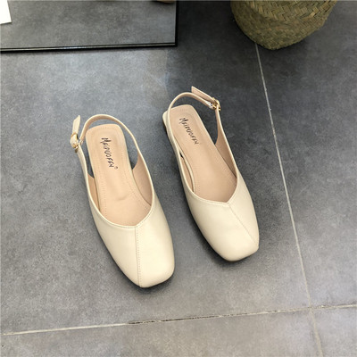 Jauns sieviešu sandaļu modelis ar plakanām zolēm