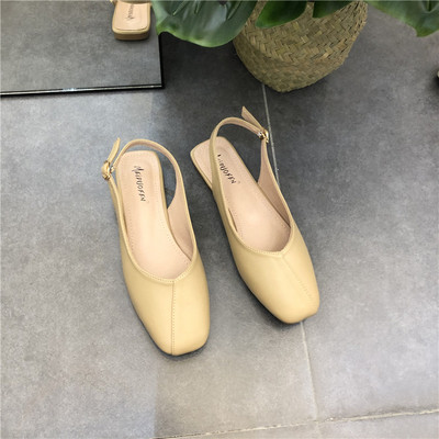 Jauns sieviešu sandaļu modelis ar plakanām zolēm