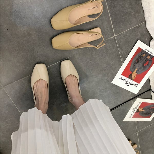 Jauns sieviešu sandaļu modelis ar plakanām zolēm