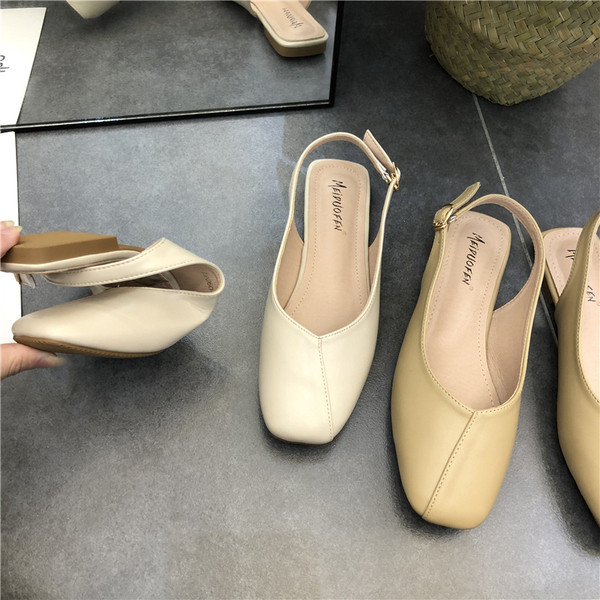 Jauns sieviešu sandaļu modelis ar plakanām zolēm