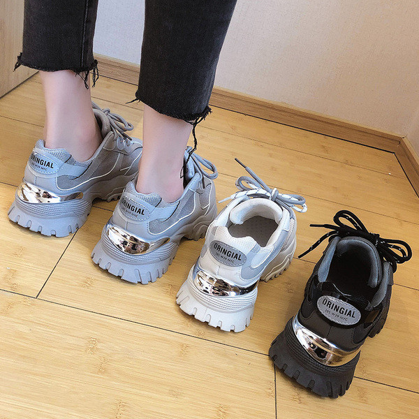 Sieviešu kedas ar mežģīnēm no eko ādas trīs krāsās