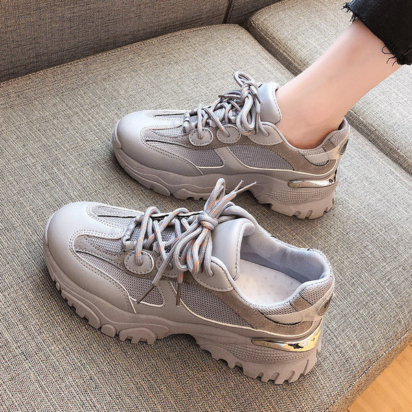 Sieviešu kedas ar mežģīnēm no eko ādas trīs krāsās