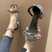 Női szandál szalaggal és 6 cm-es sarokkal - két modell