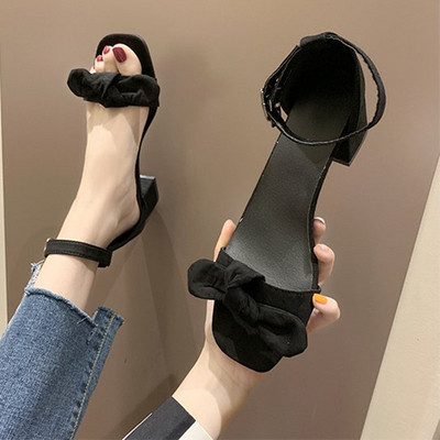 Női szandál szalaggal és 6 cm-es sarokkal - két modell