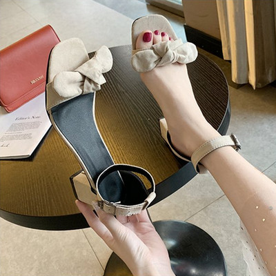 Női szandál szalaggal és 6 cm-es sarokkal - két modell