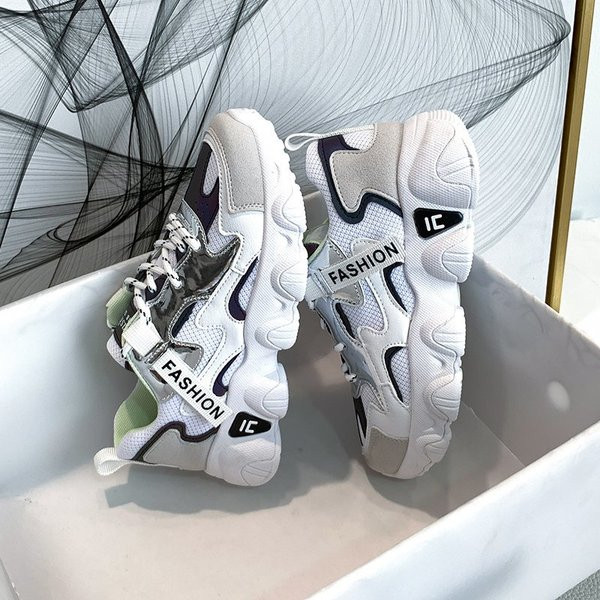 Modern női tornacipő fűzős vastag durva talppal